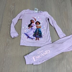 HM. Encanto. Size 5T two piece pj set. GUC